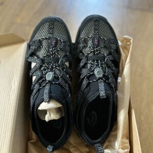 Chaco Women's Black and Gray Shoes